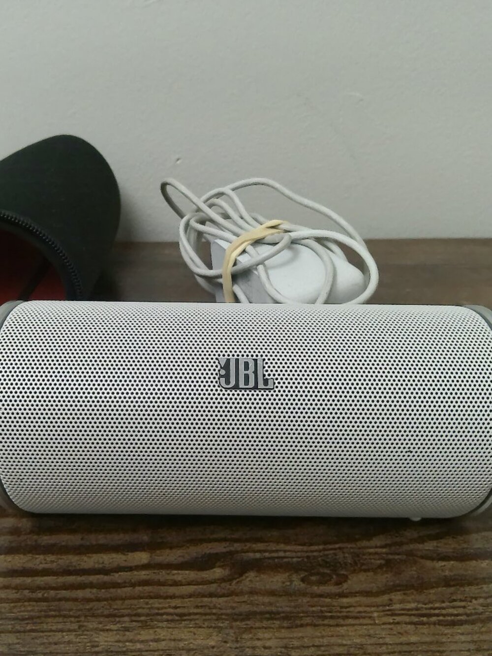 JBL Flip Portable Bluetooth Speaker White Tested with Case & Power Adapter